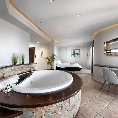 Iakovakis & Hotel 4*