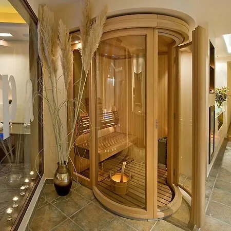 Iakovakis & Hotel 4*