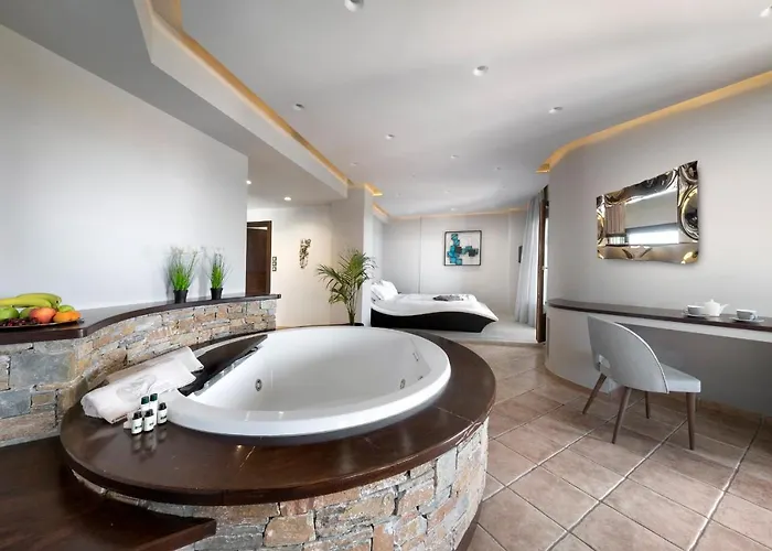 Iakovakis & Hotel 4*